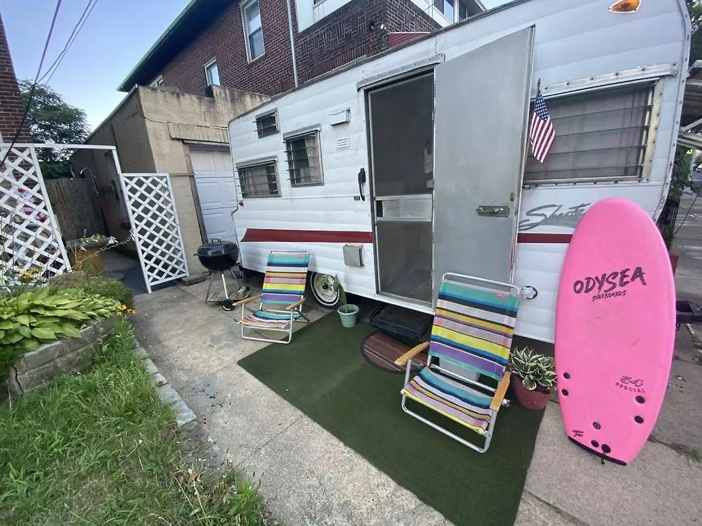 60S Surf Camper With Nyc Skyline View In Rockaway Beach New York