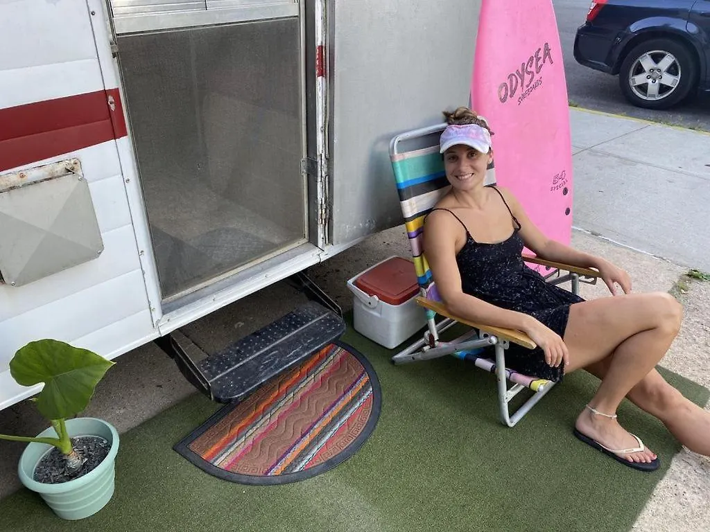 Chalet 60S Surf Camper With Nyc Skyline View In Rockaway Beach New York