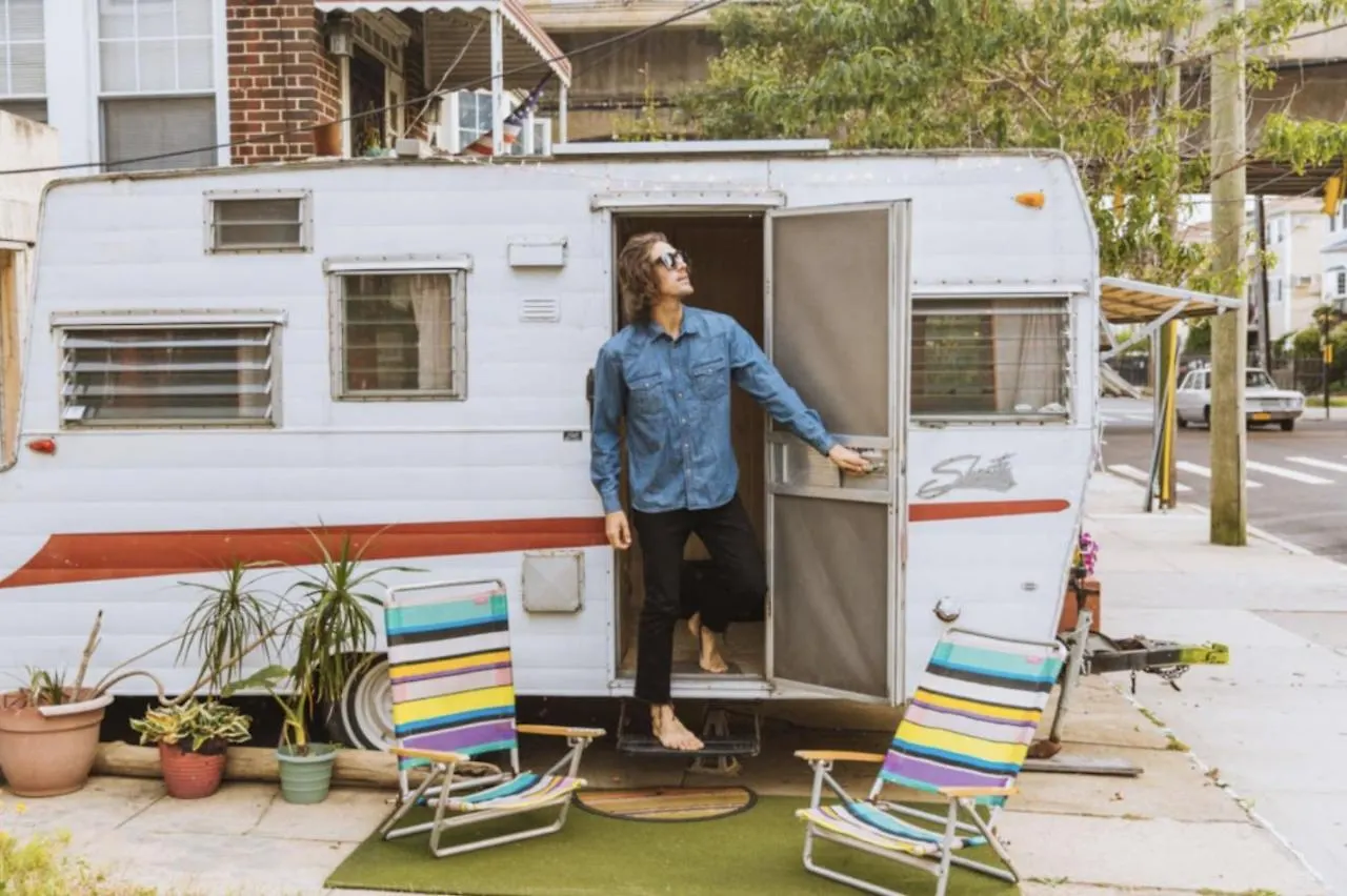 60S Surf Camper With Nyc Skyline View In Rockaway Beach New York