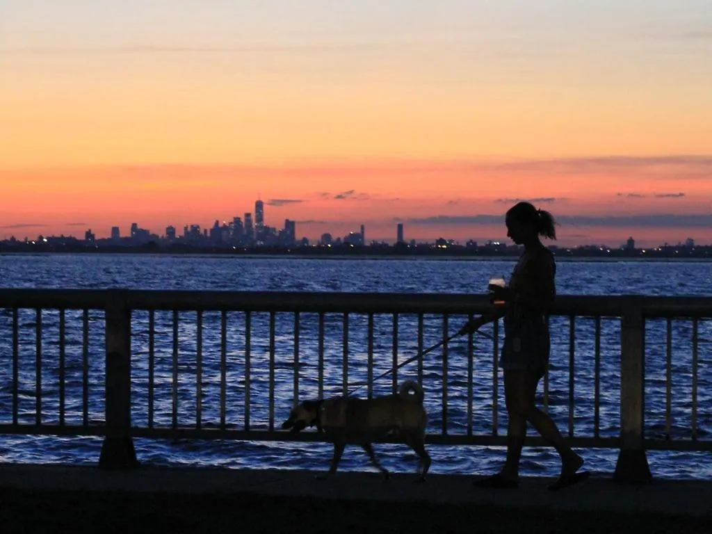 60S Surf Camper With Nyc Skyline View In Rockaway Beach New York Chalet