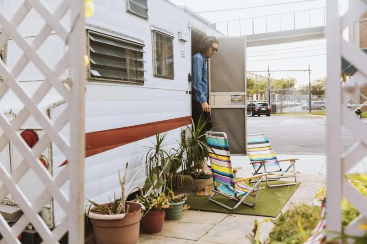 Chalet 60S Surf Camper With Nyc Skyline View In Rockaway Beach New York USA
